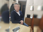 Астраханец столкнулся с грабителем в подъезде и остался без денег и телефона