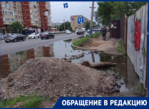 В Астрахани частные дома в районе Спутника уже два года топит бесхозная канализация