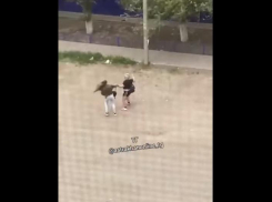 Астраханка ломилась в закрытую поликлинику и нападала на прохожих