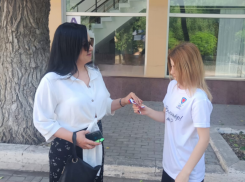 Астраханцам раздадут около 1500 ленточек «триколор»