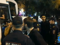 Астраханская полиция вновь нагрянула к бушующим на Савушкина студентам