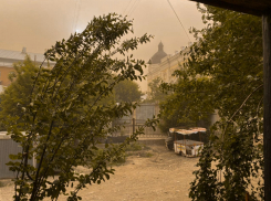 МЧС предупреждает: на Астрахань надвигается сильный ветер и пыльная буря 