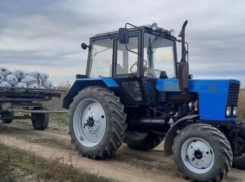 Астраханца обвинили в гибели подростка под колесами прицепа трактора