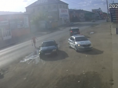 Топор и пистолет: в Астрахани рецидивист угрожал автомобилистам и прохожим