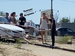 Орда не покидает городской пляж: с астраханцев все ещё требуют оплату