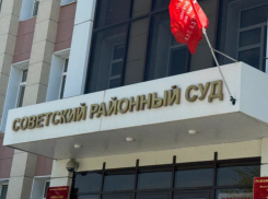 В Астрахани будут судить экс-полицейского за встречи с несовершеннолетней