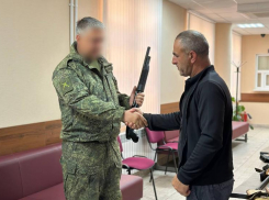 В преддверии 9 Мая астраханцы передали бойцам СВО ружья и патроны