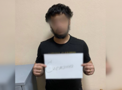 Ульяновец использовал «женские чары» и оставил двух астраханцев без денег