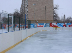 Новый каток на севере Астраханской области закрыли спустя четыре дня