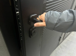 Пьяная астраханка проникла в спортшколу и вынесла инвентарь