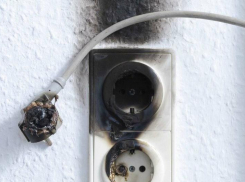 В Астраханской области из-за короткого замыкания сгорели три дома и баня