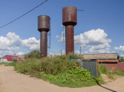 В Астраханской области директор МУПа «Никольское» сдал на металлолом сельские водонапорные башни
