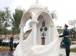 «Часовые Памяти»: в Астрахани открыли символ веры и единства