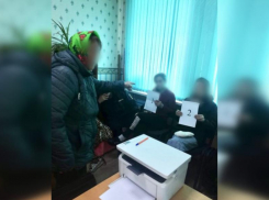 В Астрахани волгоградка помогла мошенникам обокрасть троих пенсионерок