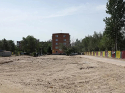 В Астрахани демонтировали жилой дом, в котором обрушился один из подъездов