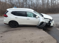 Под Воронежем астраханец спровоцировал ДТП, пострадала женщина