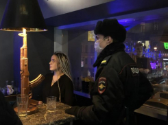 Во время рейда астраханские полицейские конфисковали 300 литров пива