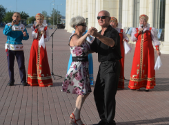Танцы, песни и сувениры: астраханцев пригласили отдохнуть на «Русских вечерках»