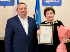 Игорь Мартынов наградил лучших работников агропрома Камызякского района