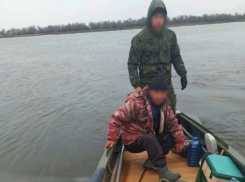 Под Астраханью местный житель помог спасти человека, унесенного льдиной