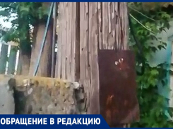 Полтора года астраханцам не могут заменить сгнивший столб в Советском районе 