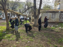 Астраханцы приводят в порядок родной город в рамках Дней чистоты