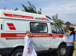 В Астраханской области женщину принудительно увезли в больницу