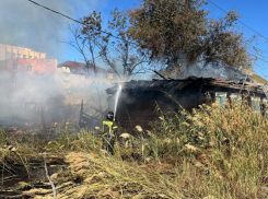 В Астрахани снова тушили сильнейший пожар