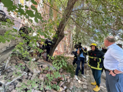В Астрахани жителям полуразрушенного дома создали пункт временного размещения