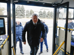 Игорь Бабушкин прокатился на одном из новых астраханских автобусов