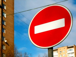 В Астрахани еще на три дня ограничат автодвижение на площади Ленина из-за парада