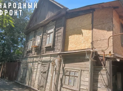 В Астрахани столетний дом на Чугунова грозит обрушиться вместе с жильцами