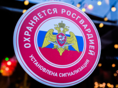 Астраханец вломился в больницу, напал на врача и заперся в санитарной комнате