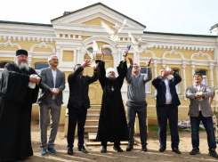 Астраханский губернатор поздравил верующих с Благовещением Пресвятой Богородицы