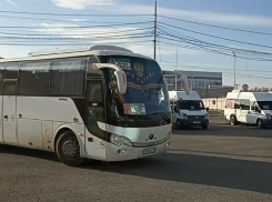 В транспортном застое под Астраханью обвинили предпринимательницу и ее мужа