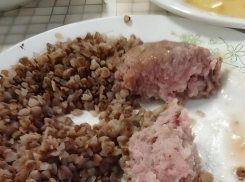 Астраханскую школу № 1 попытались оболгать в социальных сетях