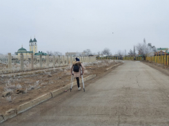 Астраханцы просят чиновников перенести остановку, самостоятельно подготовив площадку