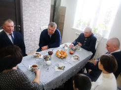 Бабушкин побывал в гостях у семьи мобилизованного из Черноярского района