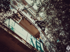 Пожар на балконе нанес раны двум астраханцам