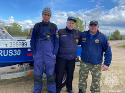 В Астраханской области туристы потерпели крушение на самодельном плоту