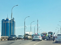 Авария стала причиной гигантской пробки на Новом мосту