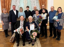 В Астрахани супруги Ушаковы отметили железную свадьбу