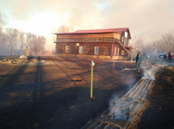 В Астрахани сгорела база отдыха, на которой любили отдыхать звёзды