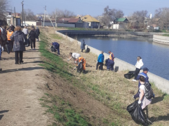 Около 2000 астраханцев собрались на уборке города