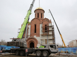 Золотой купол появился на храме князя Александра Невского в Астрахани