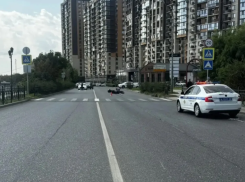 В центре Астрахани произошло ДТП с участием мотоцикла: есть пострадавший