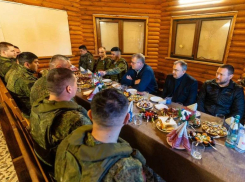 Астраханский губернатор привез гумпомощь и награды бойцам в зону СВО