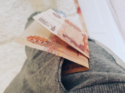 Отдадут ли астраханские единороссы зарплату за апрель на благие дела