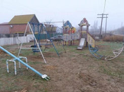 Детскую площадку в астраханском селе Яксатово сделают комфортной и безопасной