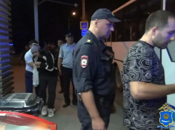 В Астрахани полиция переловила студентов на улице Савушкина
